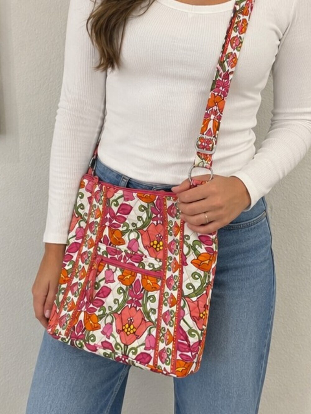 VERA BRADLEY HIPSTER LILLI BELL CROSSBODY BAG. RARE. RETIRED. OOP. FLORAL
